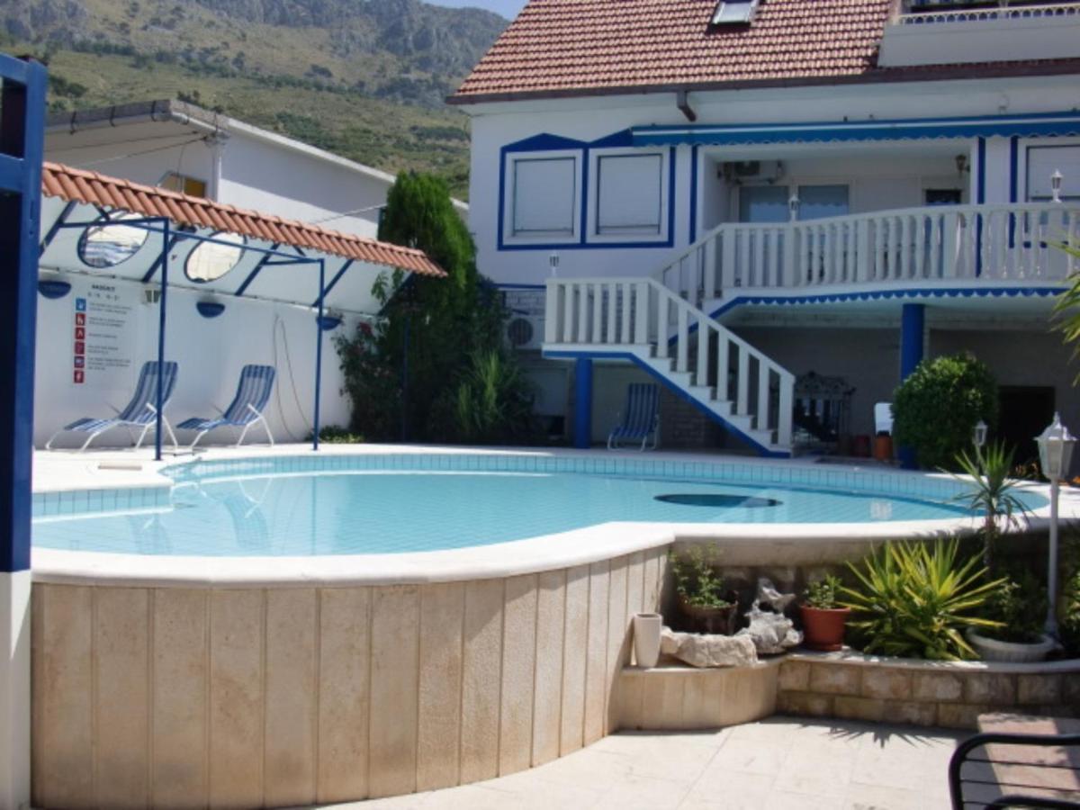 Villa Elit Dugi Rat Bilik gambar
