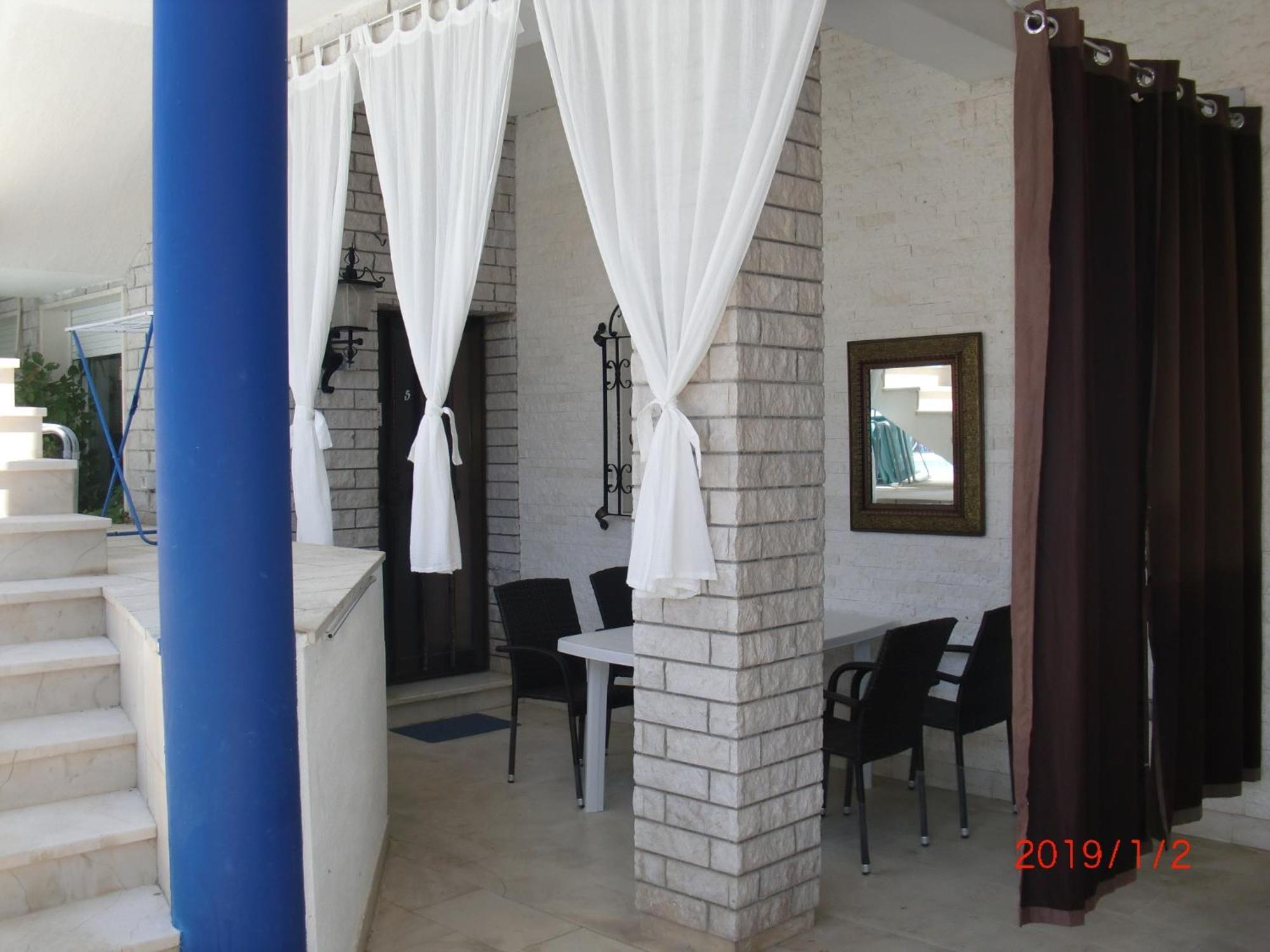 Villa Elit Dugi Rat Bilik gambar